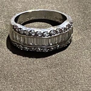 Beautiful 925 Sterling Silver Baguette Cubic Zirconia Band Ring Size 7